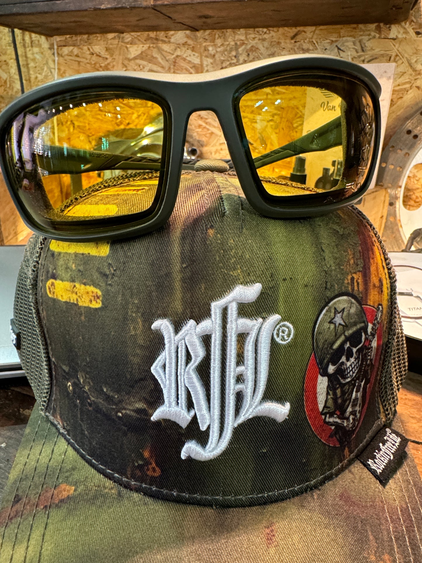 WileyX Grid matte green ohne Korrektur mit Lightning Yellow