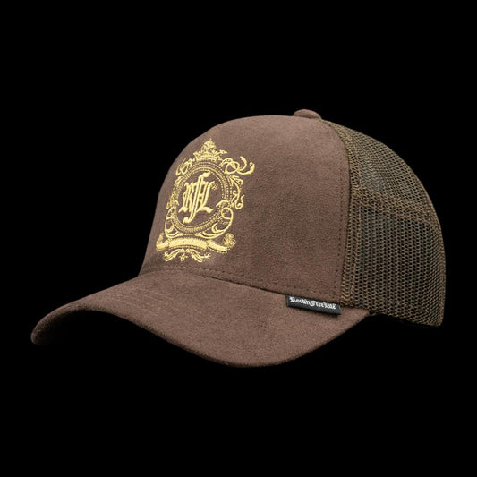 Trucker Cap N°223 NOBILITY – Frontansicht braune Suede-Optik mit Gold-Logo